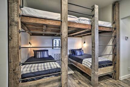 Elegant Pier Waterfront Retreat in Downtown Astoria - Astoria, Oregon