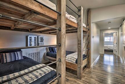 Elegant Pier Waterfront Retreat in Downtown Astoria - Astoria, Oregon