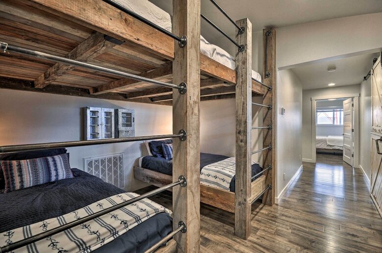 Elegant Pier Waterfront Retreat in Downtown Astoria - Astoria, Oregon