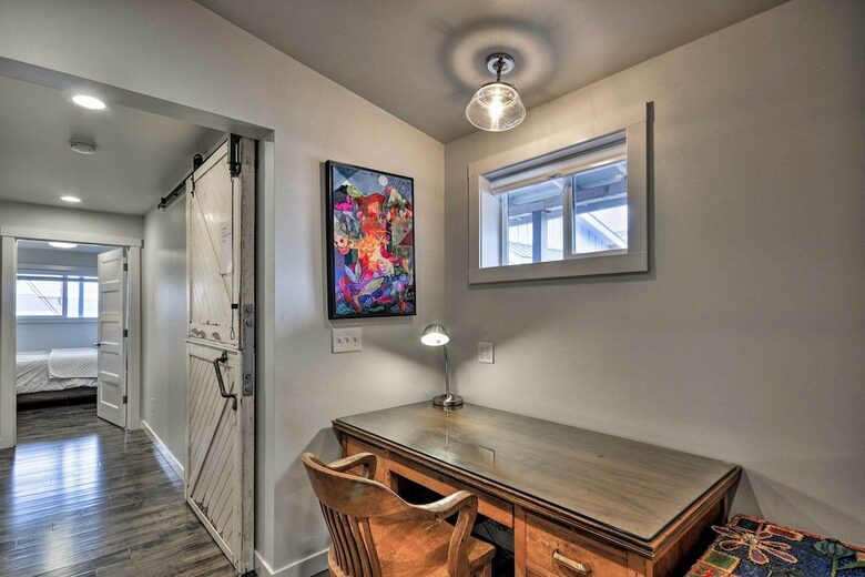 Elegant Pier Waterfront Retreat in Downtown Astoria - Astoria, Oregon