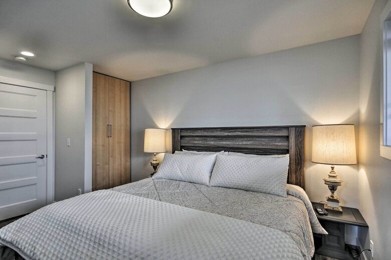 Elegant Pier Waterfront Retreat in Downtown Astoria - Astoria, Oregon