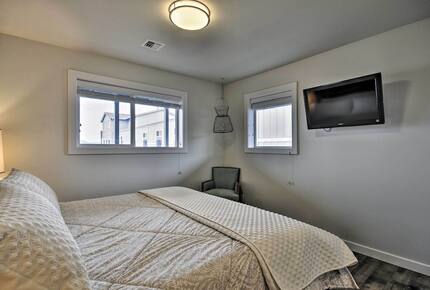 Elegant Pier Waterfront Retreat in Downtown Astoria - Astoria, Oregon