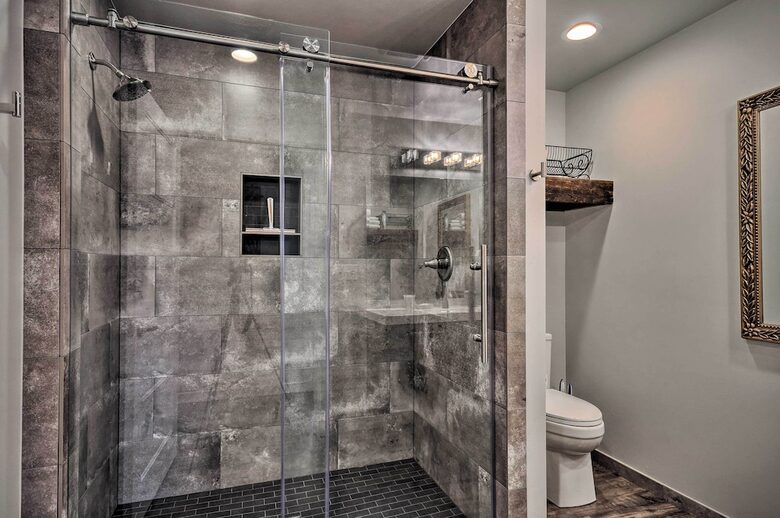 Elegant Pier Waterfront Retreat in Downtown Astoria - Astoria, Oregon