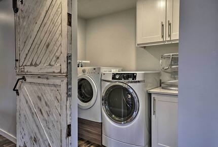 Elegant Pier Waterfront Retreat in Downtown Astoria - Astoria, Oregon