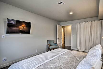 Elegant Pier Waterfront Retreat in Downtown Astoria - Astoria, Oregon