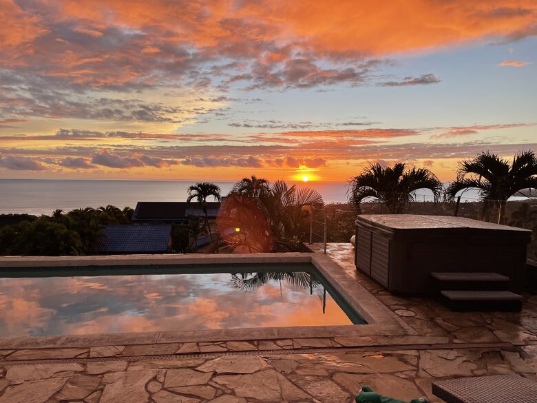 Panoramic Ocean Views with a Pool, Hot Tub & A/C - Kailua-Kona, Hawaii