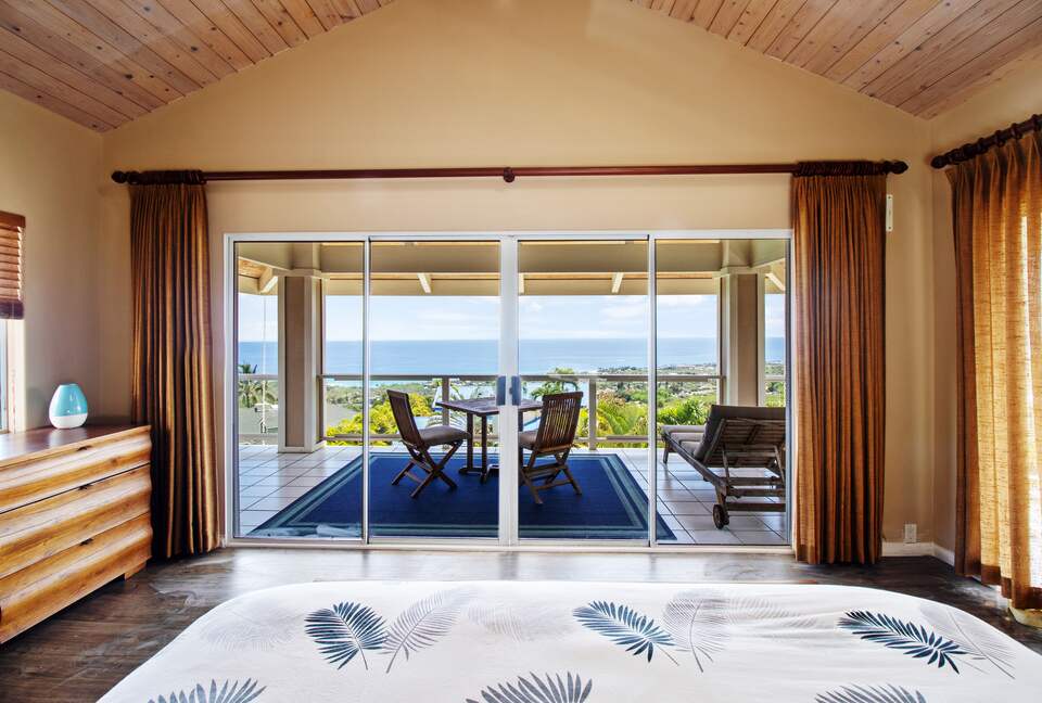 Panoramic Ocean Views with a Pool, Hot Tub & A/C - Kailua-Kona, Hawaii