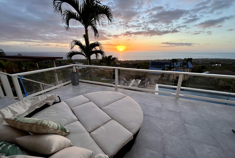 Panoramic Ocean Views with a Pool, Hot Tub & A/C - Kailua-Kona, Hawaii