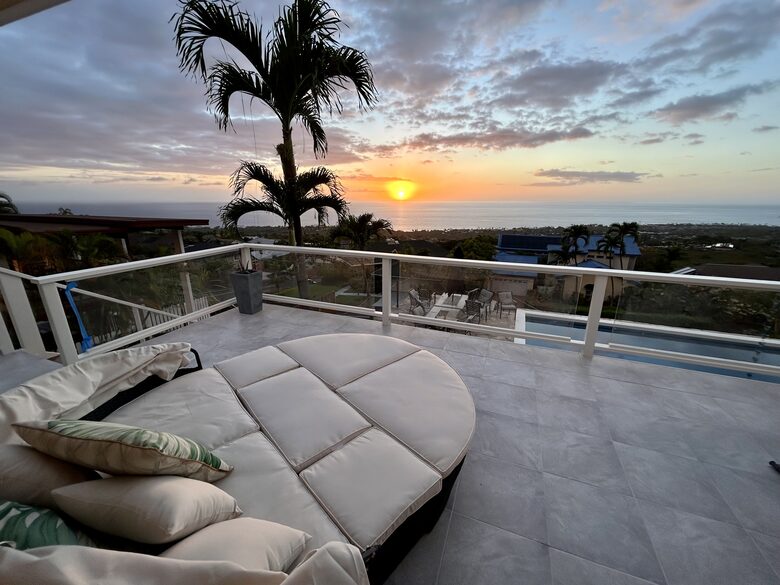 Panoramic Ocean Views with a Pool, Hot Tub & A/C - Kailua-Kona, Hawaii