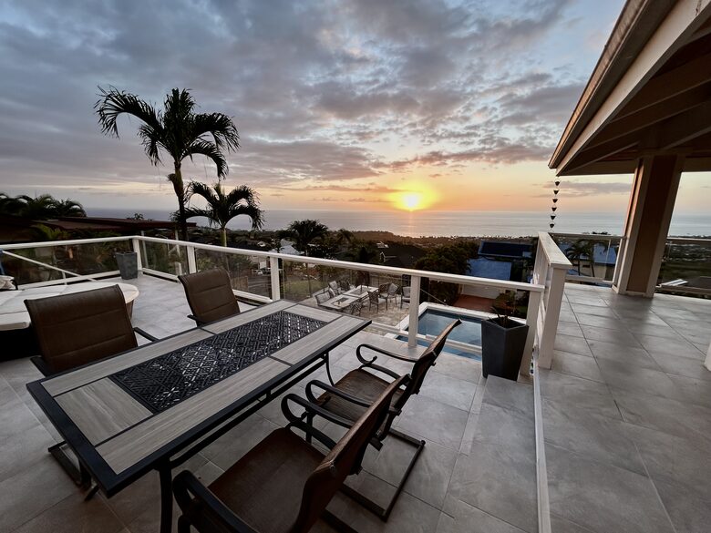 Panoramic Ocean Views with a Pool, Hot Tub & A/C - Kailua-Kona, Hawaii
