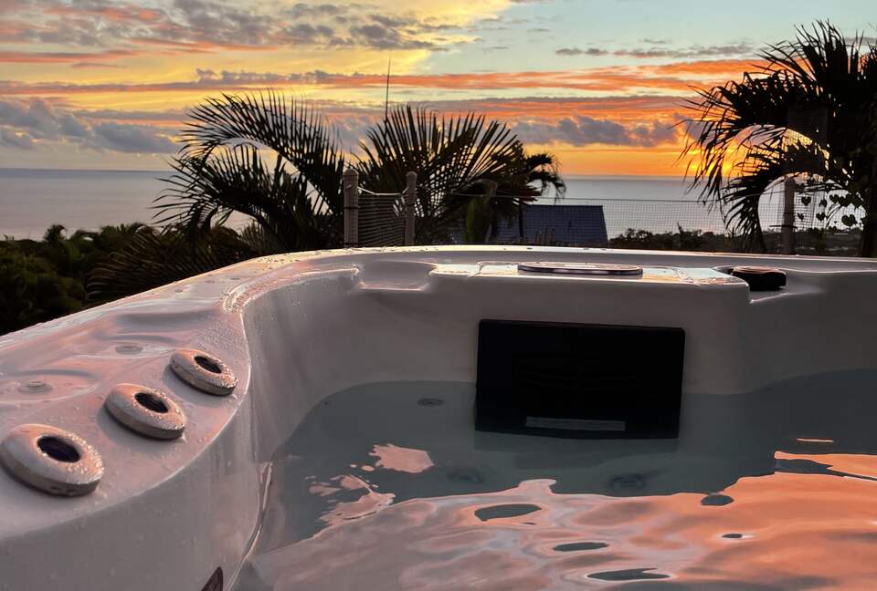 Panoramic Ocean Views with a Pool, Hot Tub & A/C - Kailua-Kona, Hawaii