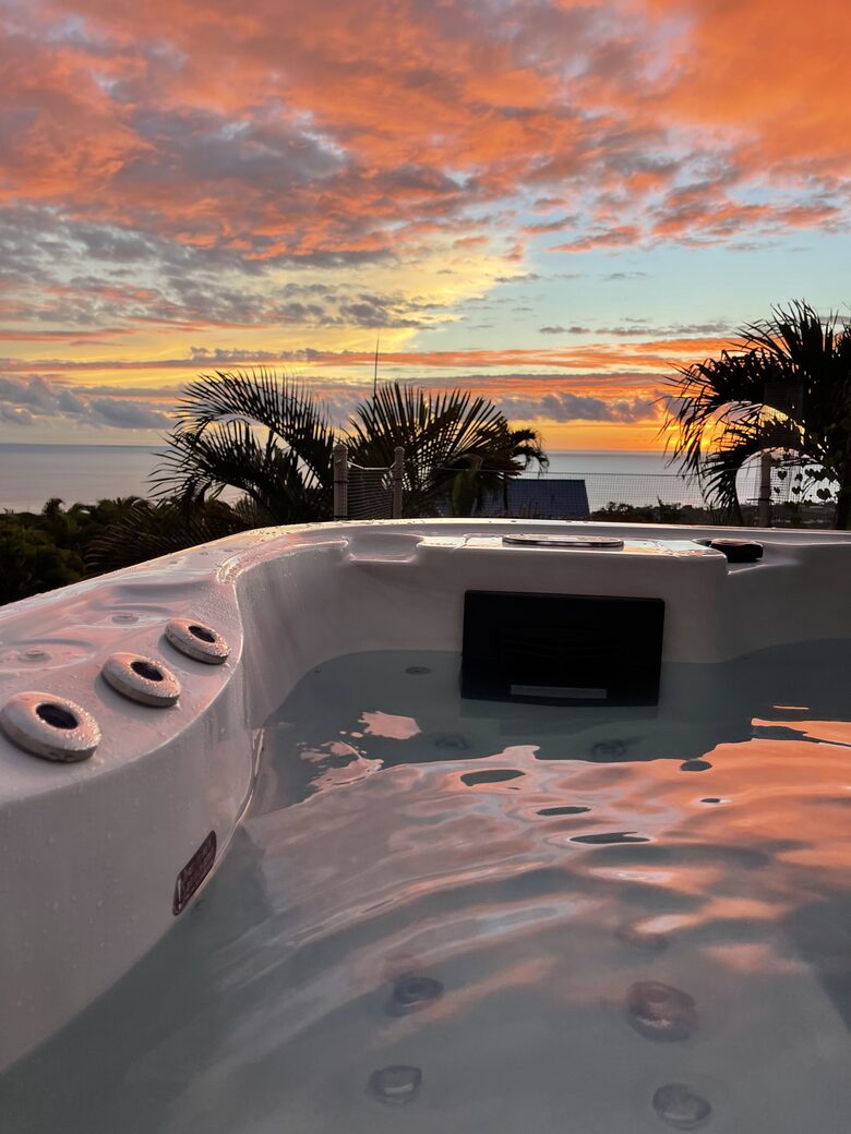 Panoramic Ocean Views with a Pool, Hot Tub & A/C - Kailua-Kona, Hawaii