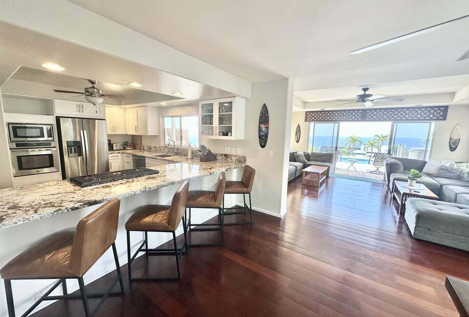 Panoramic Ocean Views with a Pool, Hot Tub & A/C - Kailua-Kona, Hawaii