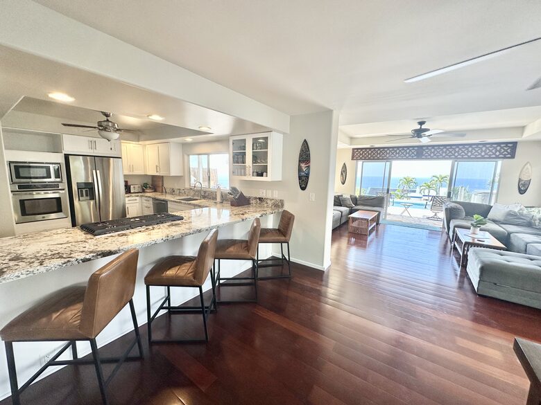 Panoramic Ocean Views with a Pool, Hot Tub & A/C - Kailua-Kona, Hawaii