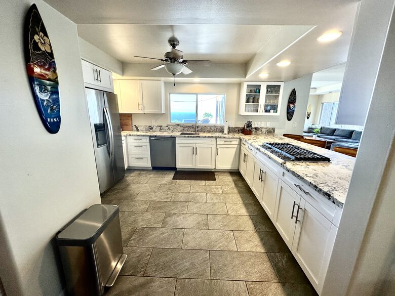 Panoramic Ocean Views with a Pool, Hot Tub & A/C - Kailua-Kona, Hawaii