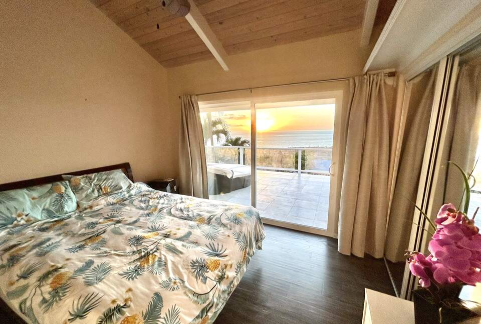 Panoramic Ocean Views with a Pool, Hot Tub & A/C - Kailua-Kona, Hawaii