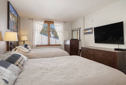 Bedroom 2, Queen beds, ski slope view