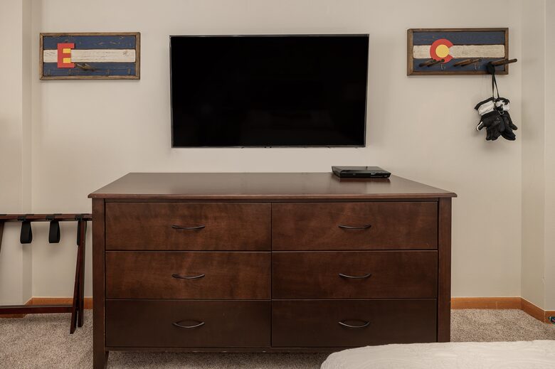 dresser draws, plenty of storage