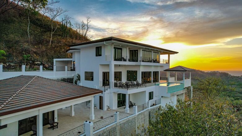 Villa Encanto Luxury Getaway in Coco Beach - Playas del Coco, Costa Rica