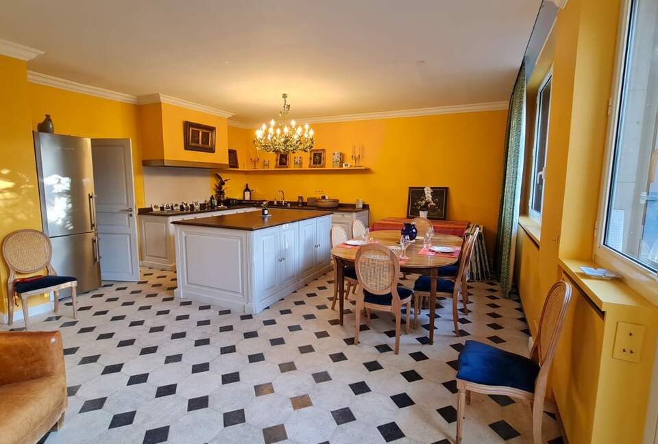 Elegant Family Home - Paris, France