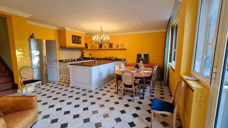 Elegant Family Home - Paris, France