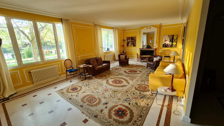 Elegant Family Home - Paris, France