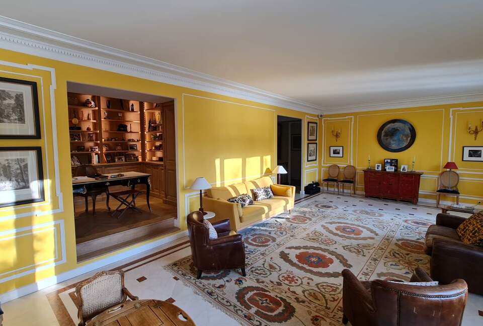 Elegant Family Home - Paris, France