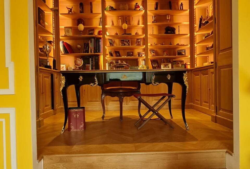 Elegant Family Home - Paris, France