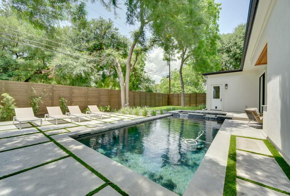 Heated pool/spa with outdoor kitchen close by