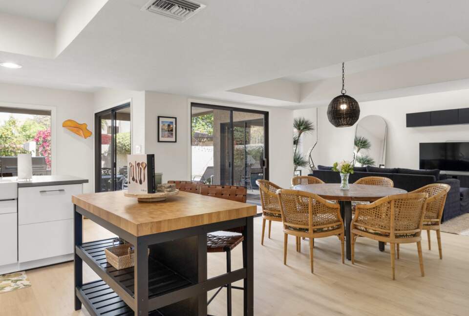 Old Town Scottsdale Gated Retreat | With Pool, Tennis, Walk to Fashion Square - Scottsdale, Arizona