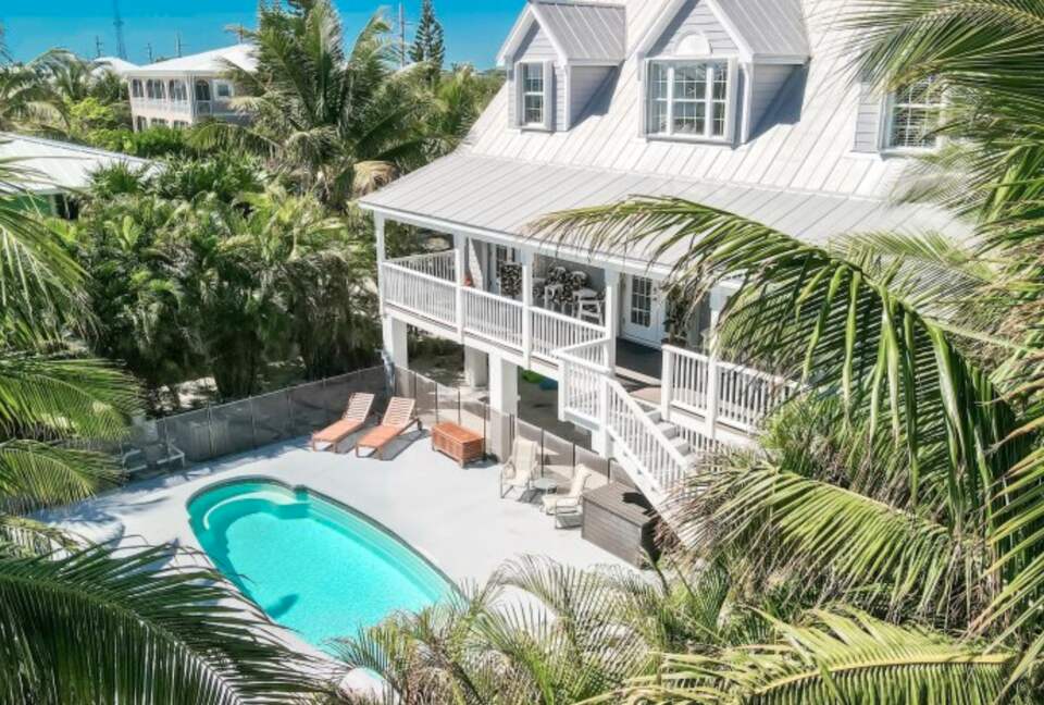 Beautiful Beachfront Paradise - Grassy Key, Florida