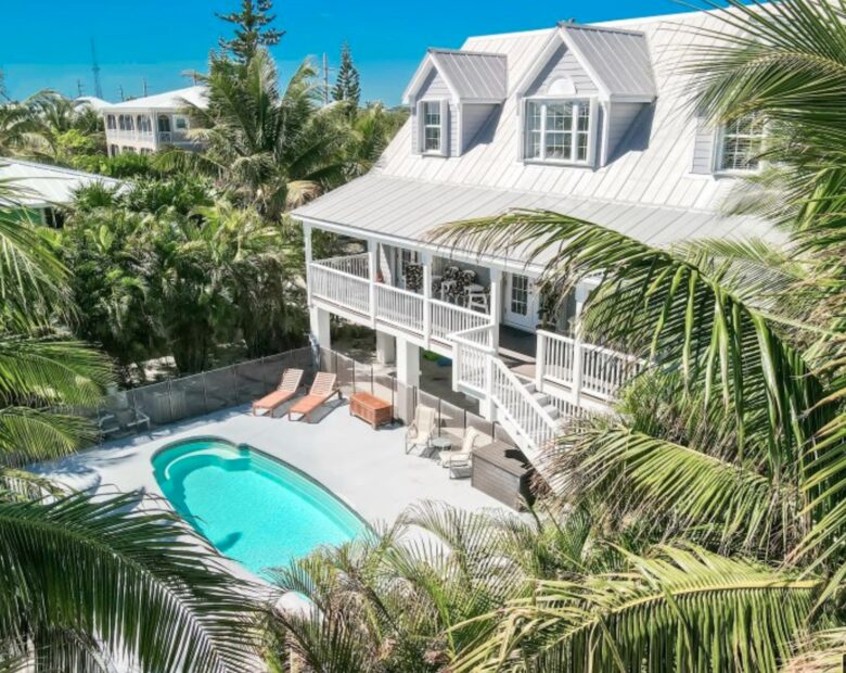 Beautiful Beachfront Paradise - Grassy Key, Florida