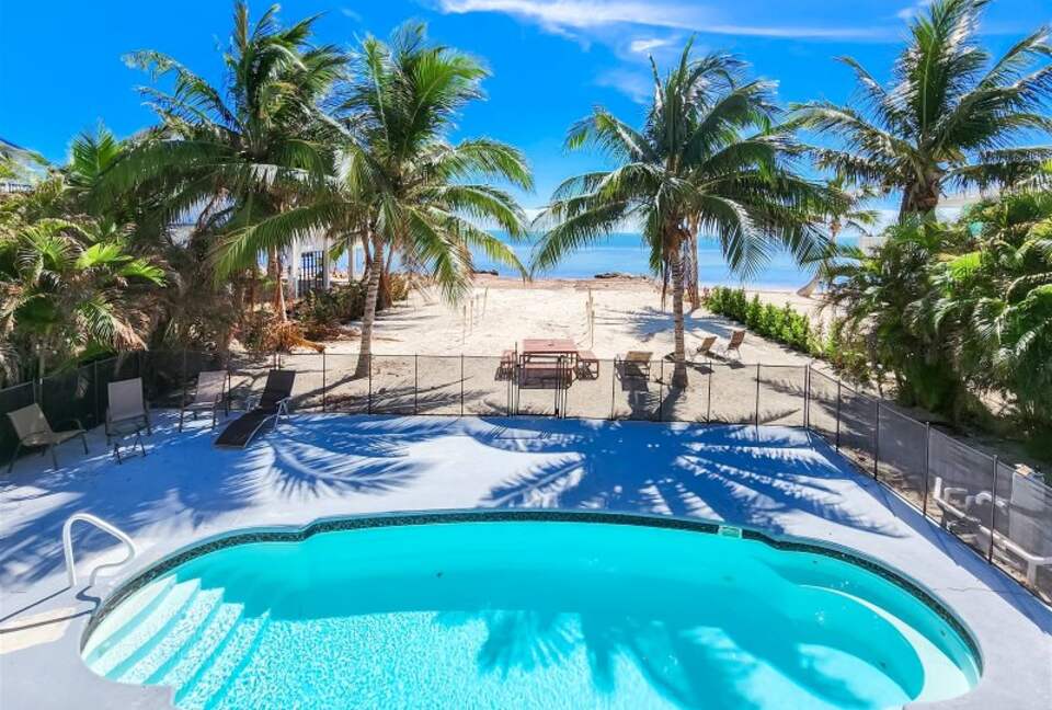 Beautiful Beachfront Paradise - Grassy Key, Florida