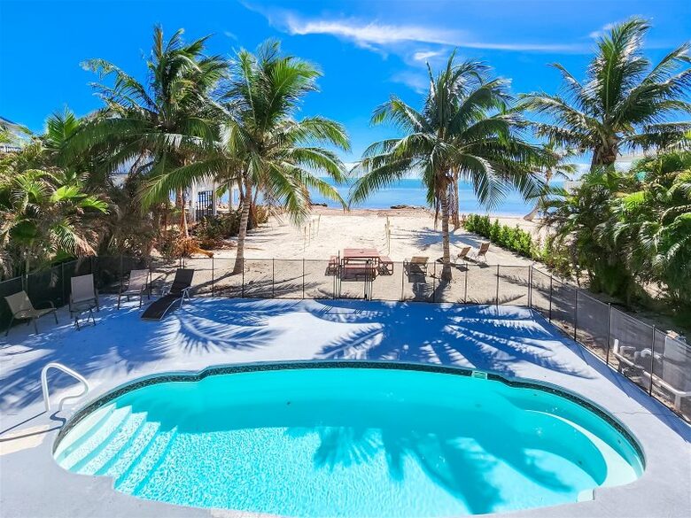 Beautiful Beachfront Paradise - Grassy Key, Florida
