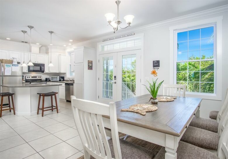 Beautiful Beachfront Paradise - Grassy Key, Florida