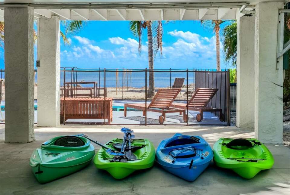 Beautiful Beachfront Paradise - Grassy Key, Florida