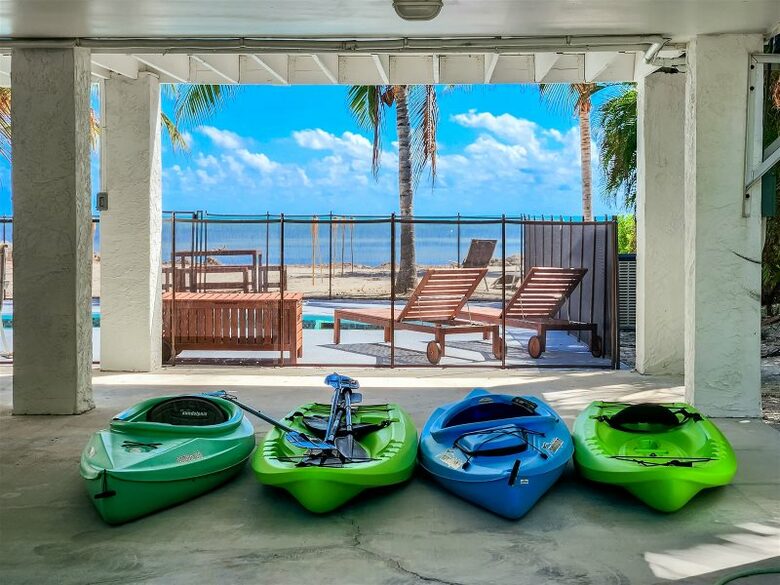Beautiful Beachfront Paradise - Grassy Key, Florida