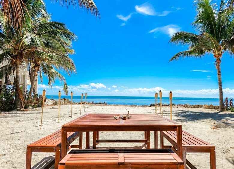 Beautiful Beachfront Paradise - Grassy Key, Florida