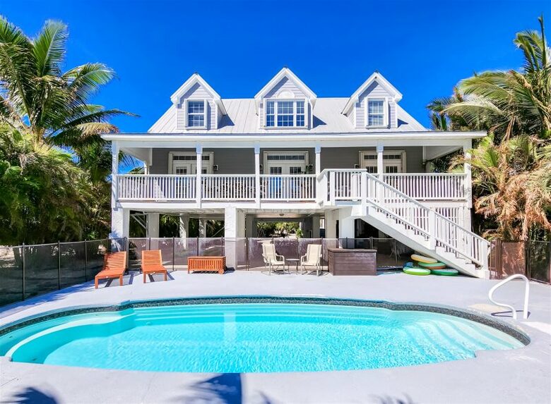Beautiful Beachfront Paradise - Grassy Key, Florida