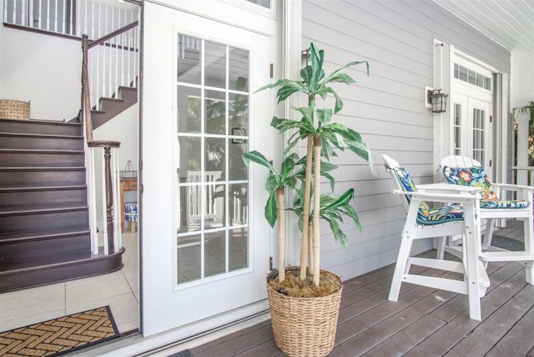 Beautiful Beachfront Paradise - Grassy Key, Florida