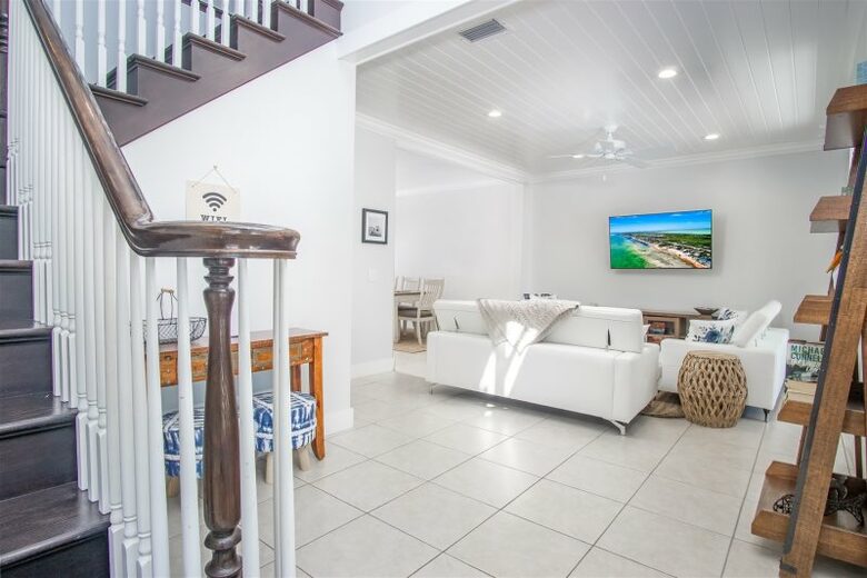 Beautiful Beachfront Paradise - Grassy Key, Florida