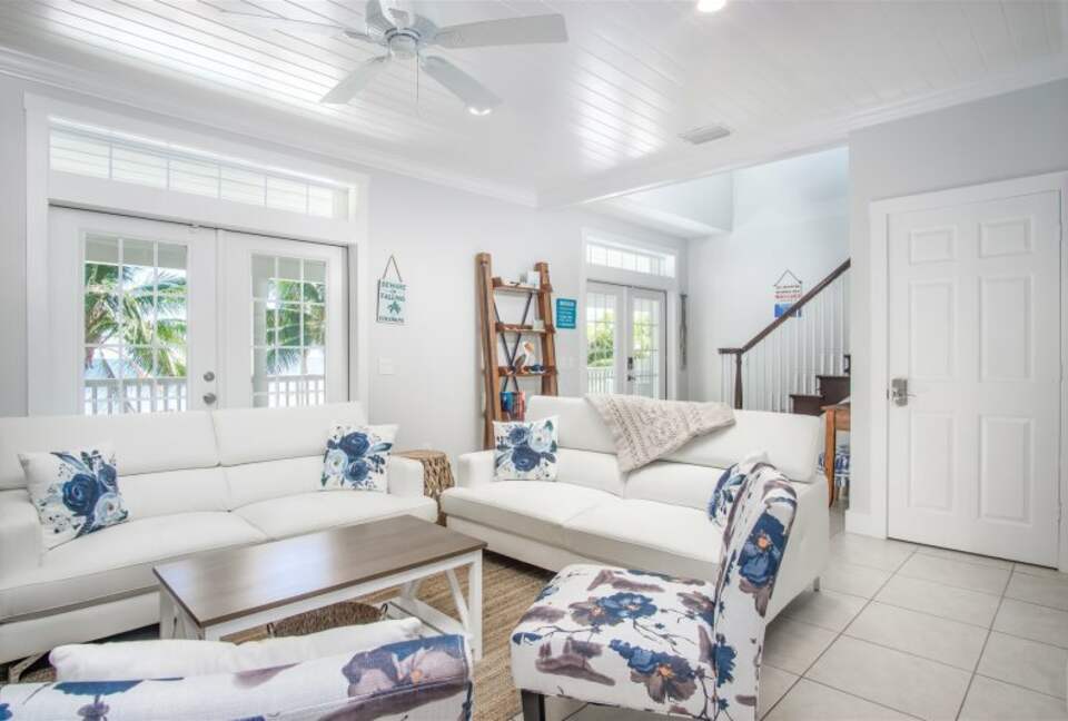 Beautiful Beachfront Paradise - Grassy Key, Florida