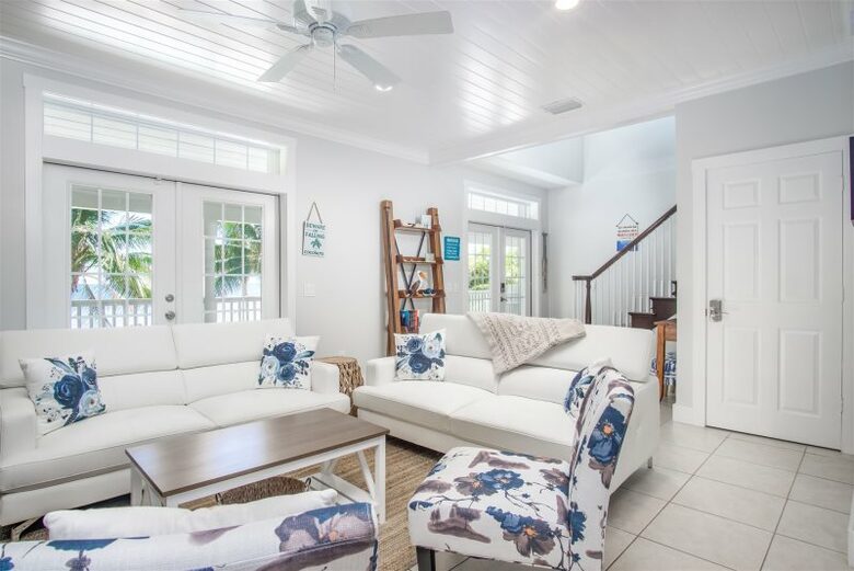 Beautiful Beachfront Paradise - Grassy Key, Florida