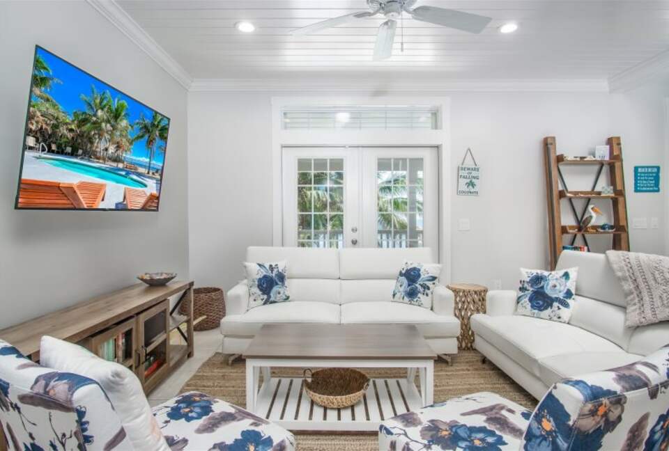 Beautiful Beachfront Paradise - Grassy Key, Florida