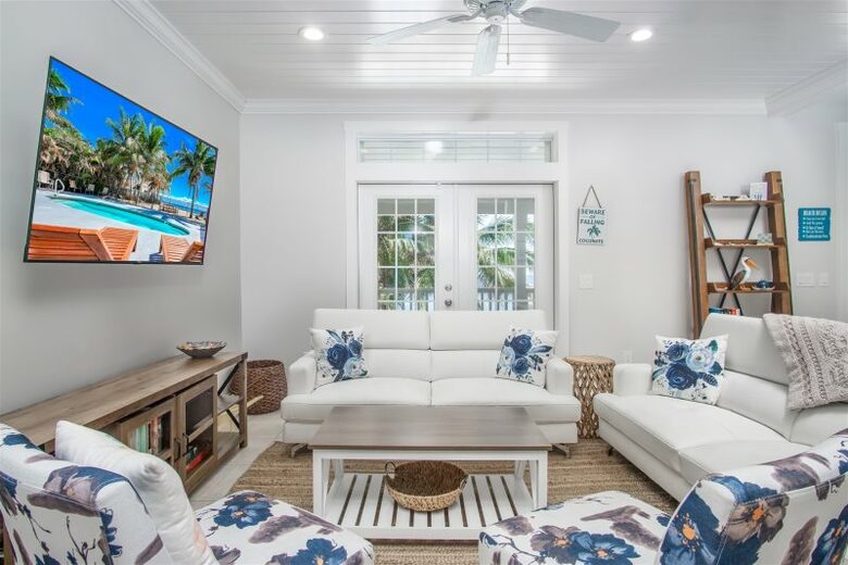 Beautiful Beachfront Paradise - Grassy Key, Florida