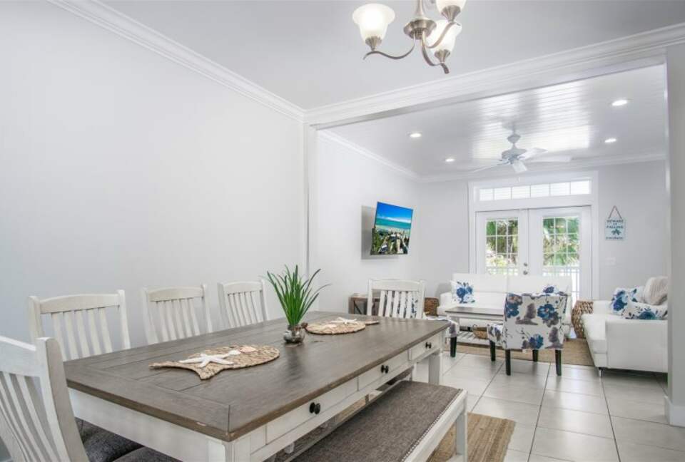 Beautiful Beachfront Paradise - Grassy Key, Florida