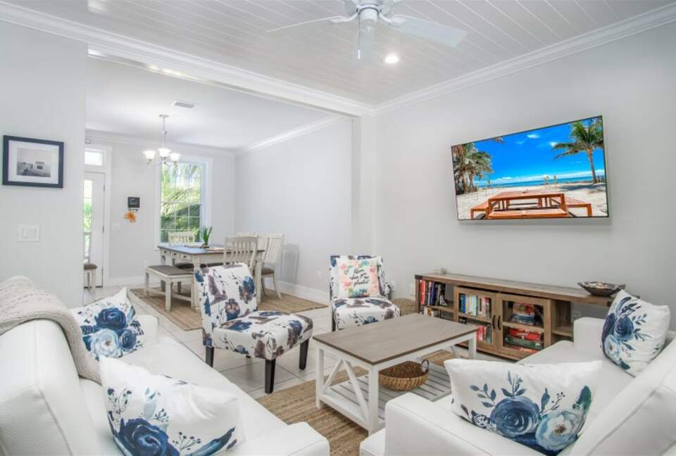 Beautiful Beachfront Paradise - Grassy Key, Florida