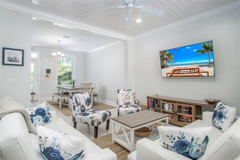 Beautiful Beachfront Paradise - Grassy Key, Florida