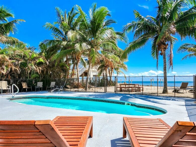 Beautiful Beachfront Paradise - Grassy Key, Florida