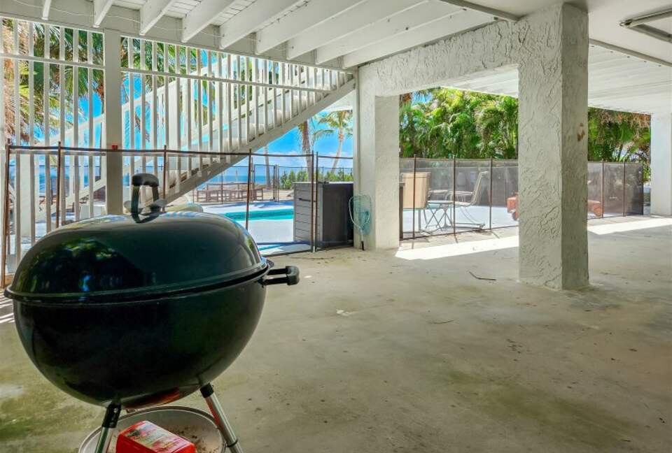 Beautiful Beachfront Paradise - Grassy Key, Florida